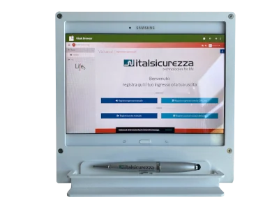 Tablet con software Cube Guest per la gestione dei visitatori